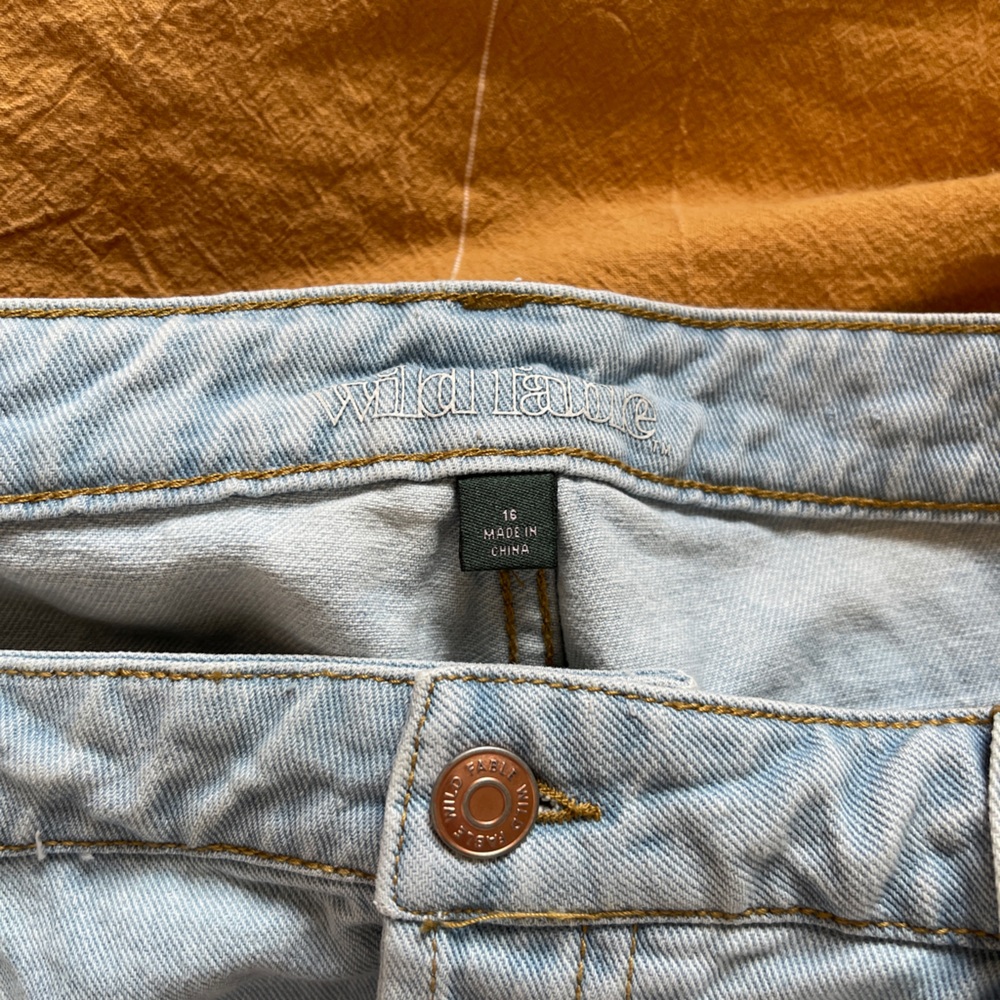 Cute mom jean shorts from Target! Sad they’re too big, never worn. - Picture 2 of 2